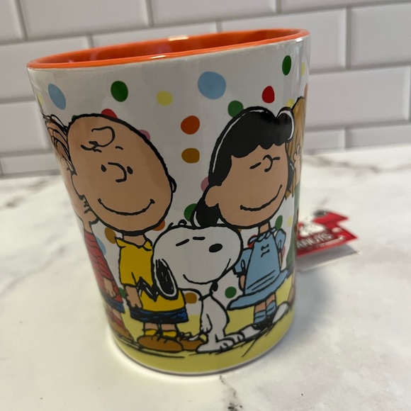 Peanuts Size:17 oz  Coffee Cup/Socks  Great for Gift 🎁 Super Cute! - Picture 6 of 9
